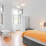 Pleasing 2Br Apt. Akh-Perfect For Groups
