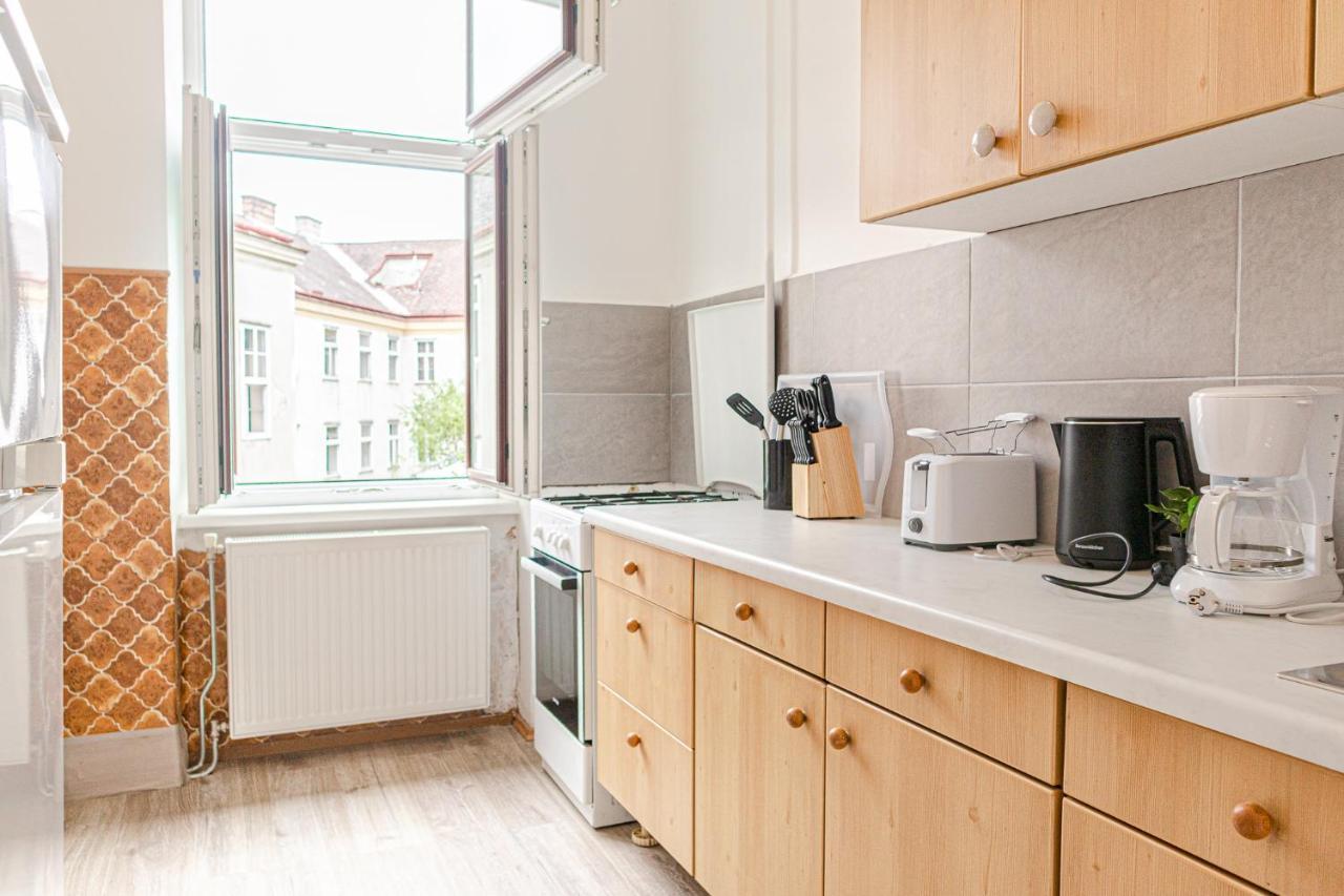 Apartment Pleasing 2br Apt. Akh-perfect For Groups