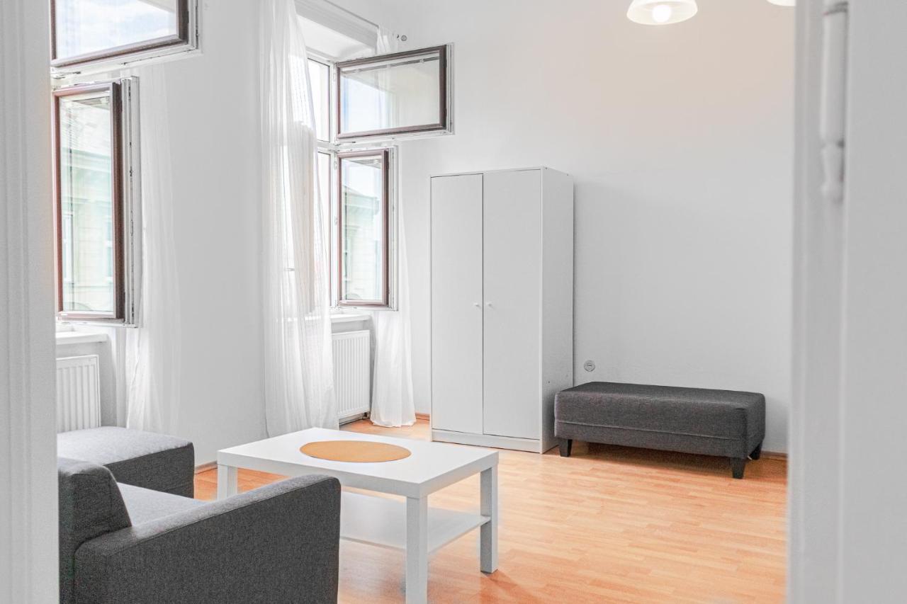 Apartment Pleasing 2br Apt. Akh-perfect For Groups